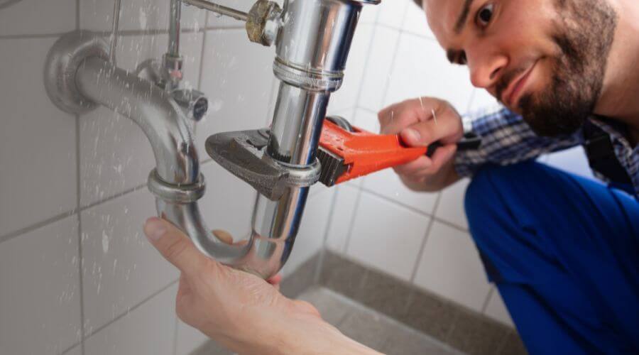 Professional emergency plumbing in George West, TX
